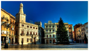 La plaza Mercadal con el ayuntamiento al fondo, Reus