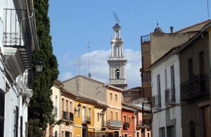 Vista del campanario de La Parroquia desde la calle 